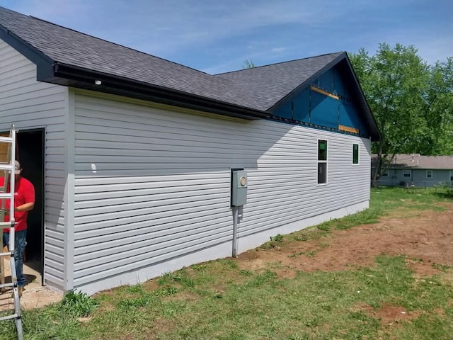 712 Fir St, Buffalo, MO 65622 - view of side of property with roof with shingles