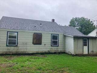 828 Stratford Pl, Neosho, MO 64850 - back of house featuring a lawn