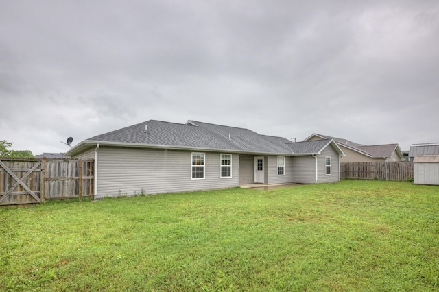 3383 Lusk Dr, Neosho, MO 64850 - back of property with a patio