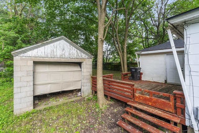 2116 N Campbell Ave, Springfield, MO 65803 - detached garage with driveway