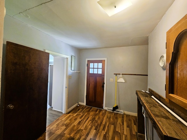 107 W Poplar St, El Dorado Springs, MO 64744 - foyer entrance with dark wood-style flooring and baseboards