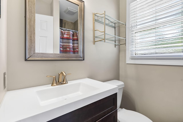 638 Double Day, Branson West, MO 65737 - full bathroom with toilet, vanity, and curtained shower