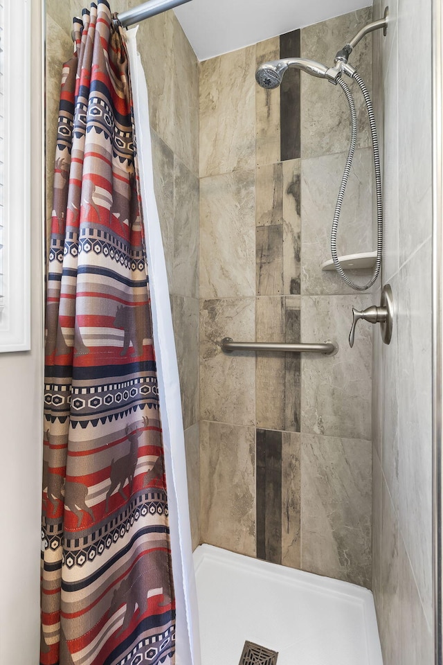 638 Double Day, Branson West, MO 65737 - full bathroom with a tile shower