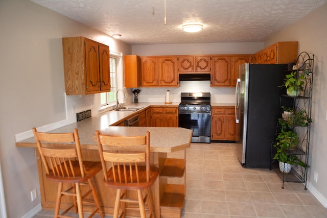 18627 Farm Rd Unit 1075, Exeter, MO 65647 - kitchen featuring stainless steel appliances, a sink, under cabinet range hood, a peninsula, and a textured ceiling