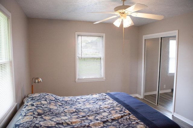 18627 Farm Rd Unit 1075, Exeter, MO 65647 - bedroom with wood finished floors, a closet, baseboards, ceiling fan, and a textured ceiling