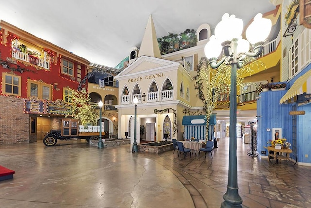 180 Grace Chapel Rd Unit 321, Blue Eye, MO 65611 - building lobby with a high ceiling