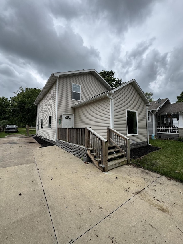 108 Jasper St, Aurora, MO 65605 - rear view of house with driveway