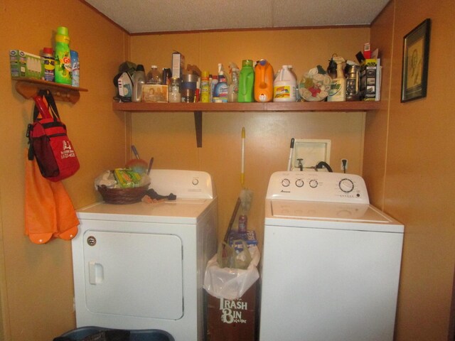 9065 County Road 3940, Mountain View, MO 65548 - laundry room featuring independent washer and dryer