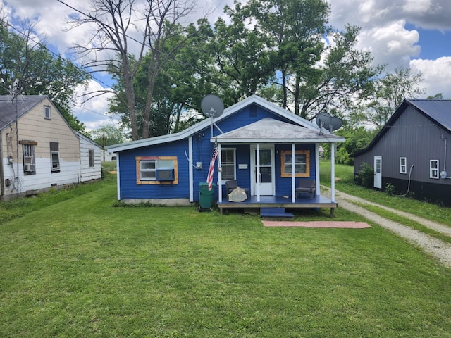 626 W N St, Mountain Grove, MO 65711 - shotgun-style home featuring covered porch, a front yard, cooling unit, and driveway