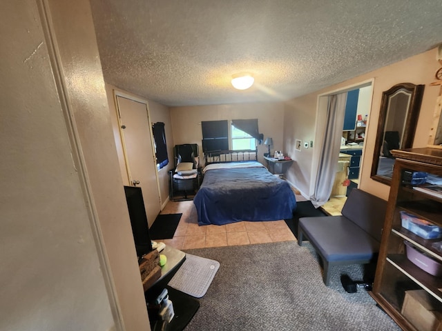 626 W N St, Mountain Grove, MO 65711 - carpeted bedroom with a textured ceiling