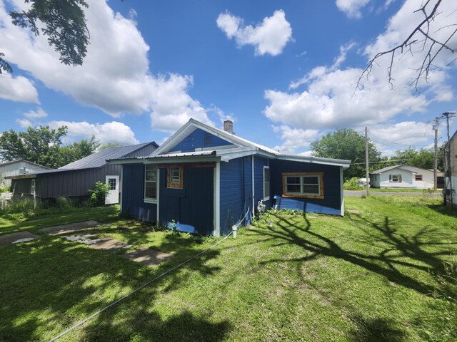 626 W N St, Mountain Grove, MO 65711 - back of house featuring a chimney