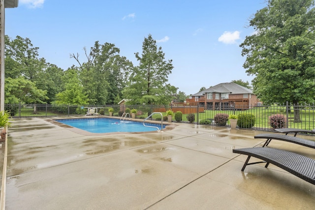 2421 Candlebark Ln, Lebanon, MO 65536 - view of swimming pool featuring a patio