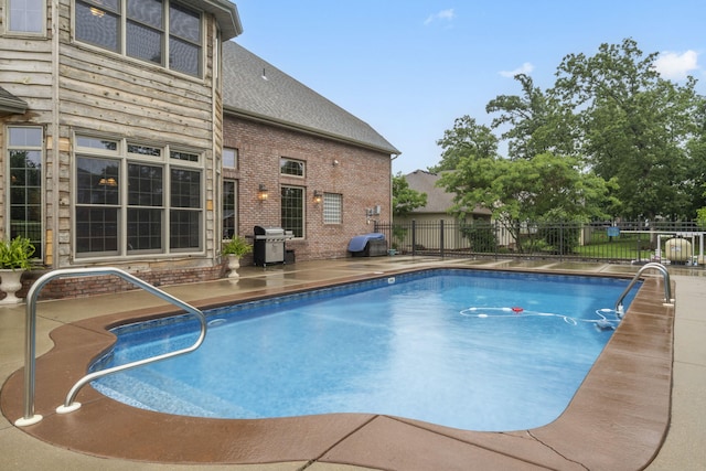 2421 Candlebark Ln, Lebanon, MO 65536 - view of pool with a grill and a patio area