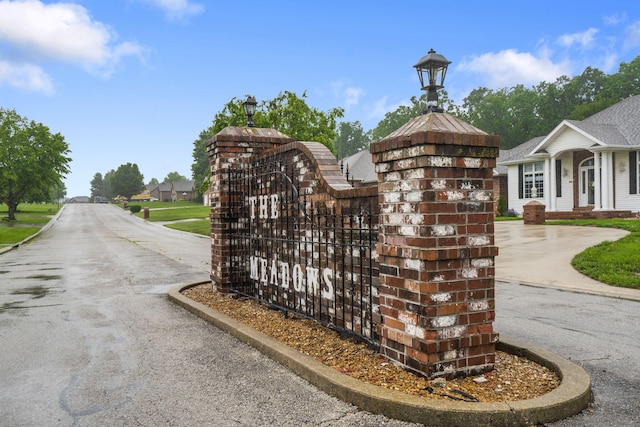 2421 Candlebark Ln, Lebanon, MO 65536 - community sign featuring a gate