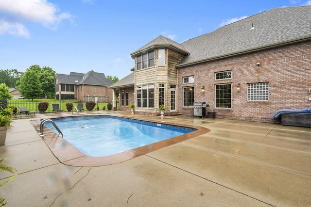 2421 Candlebark Ln, Lebanon, MO 65536 - view of pool with a patio and grilling area