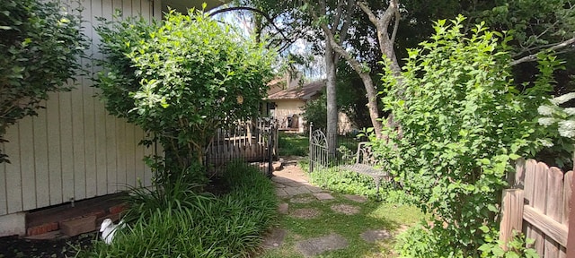 2117 E Wornall Pl, Springfield, MO 65804 - view of yard with a gate