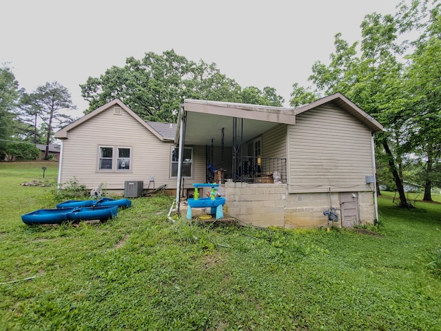 1010 Pine St, Cabool, MO 65689 - back of house with cooling unit and a yard