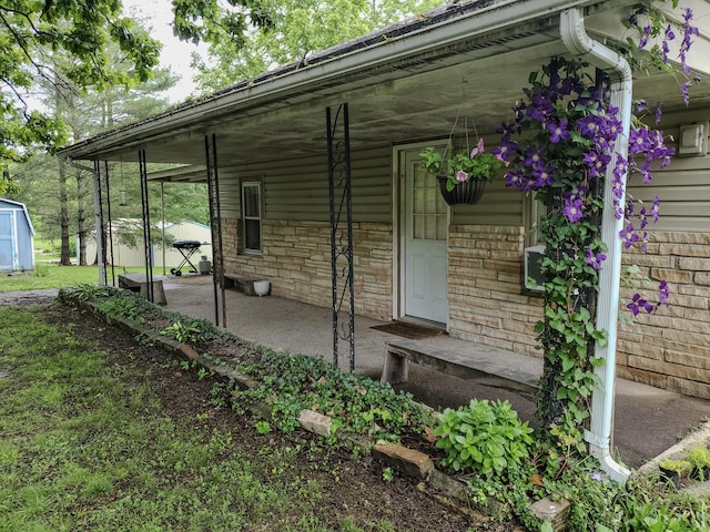 1010 Pine St, Cabool, MO 65689 - porch with a shed