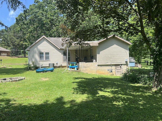 1010 Pine St, Cabool, MO 65689 - back of house featuring a yard