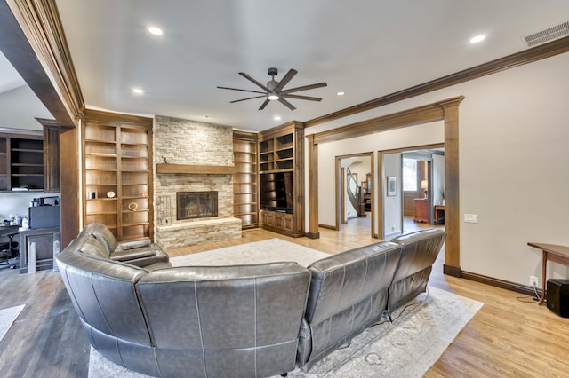 3596 E Montrose Ct, Springfield, MO 65809 - living room featuring a ceiling fan, crown molding, baseboards, light wood finished floors, and recessed lighting
