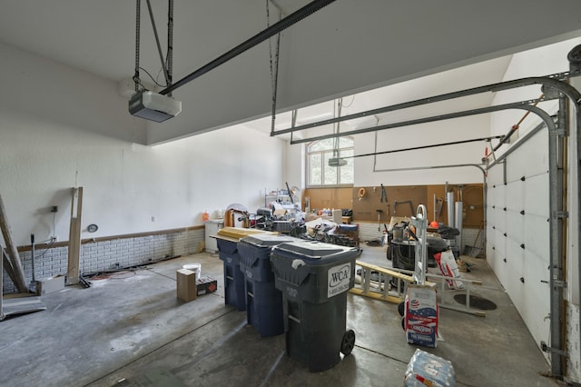 3596 E Montrose Ct, Springfield, MO 65809 - garage featuring a garage door opener