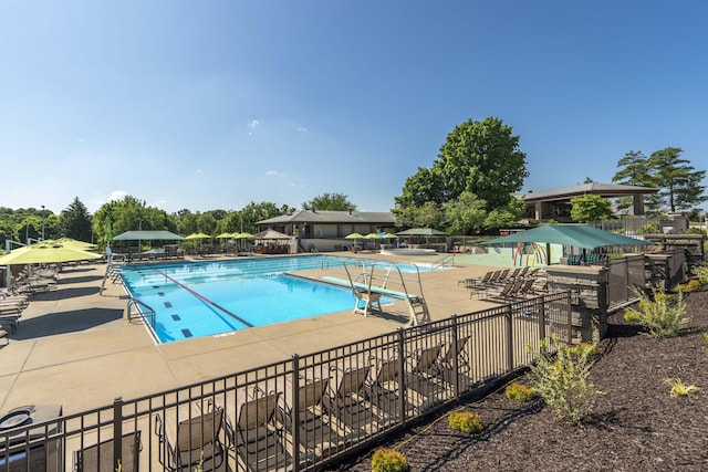 3596 E Montrose Ct, Springfield, MO 65809 - community pool with a patio