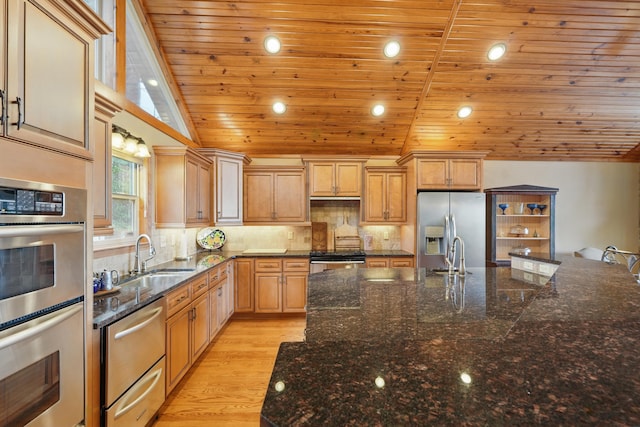 1041 Skyview Dr, Branson, MO 65616 - kitchen with appliances with stainless steel finishes, a sink, wooden ceiling, vaulted ceiling, and decorative backsplash