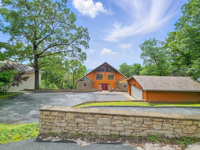 1041 Skyview Dr, Branson, MO 65616 - view of front of property featuring driveway and a detached garage