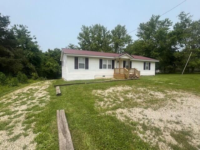 1217 Blair St, Cabool, MO 65689 - single story home with a front yard and crawl space