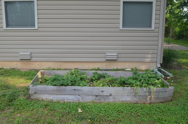 532 Holiday St, Highlandville, MO 65669 - exterior view of a garden