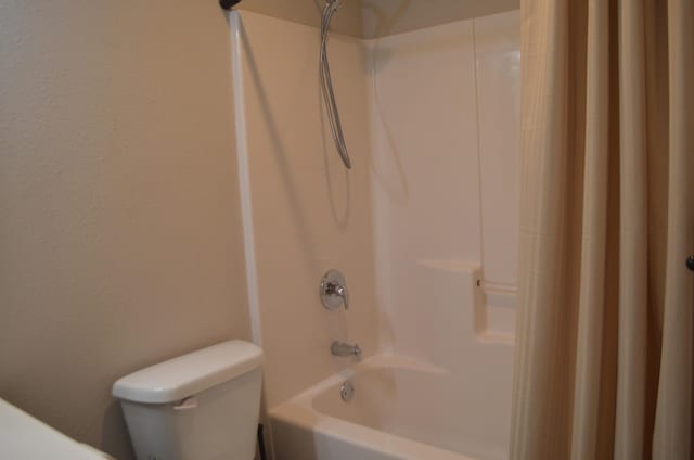 532 Holiday St, Highlandville, MO 65669 - bathroom featuring shower / tub combo with curtain and toilet