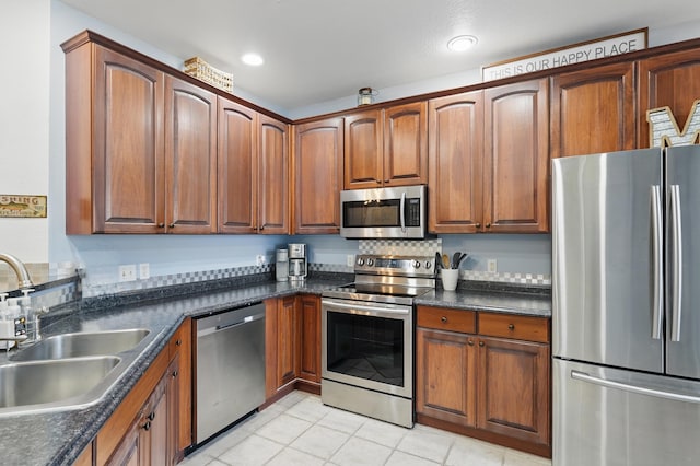 235 Lower Emerald Bay Cir Unit C-6, Hollister, MO 65672 - kitchen with appliances with stainless steel finishes, a sink, dark countertops, light tile patterned floors, and recessed lighting