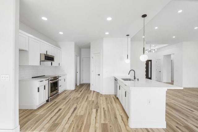 2048 N Sun Valley Dr, Springfield, MO 65802 - kitchen with stainless steel appliances, a sink, a peninsula, light countertops, and light wood-style floors