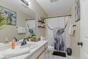 151 Highland Dr Unit 3, Branson, MO 65616 - full bath featuring vanity, toilet, curtained shower, and tile patterned flooring