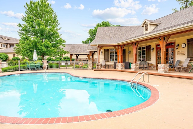 130 Royal Vista Dr Unit 601, Branson, MO 65616 - community pool with a patio area