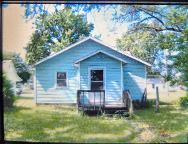 1208 W Fair Play St, Bolivar, MO 65613 - rear view of house featuring a lawn