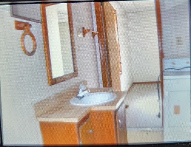 1208 W Fair Play St, Bolivar, MO 65613 - bathroom with vanity