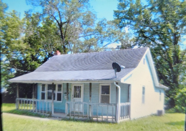 1208 W Fair Play St, Bolivar, MO 65613 - bungalow-style home with a chimney, roof with shingles, and a front lawn