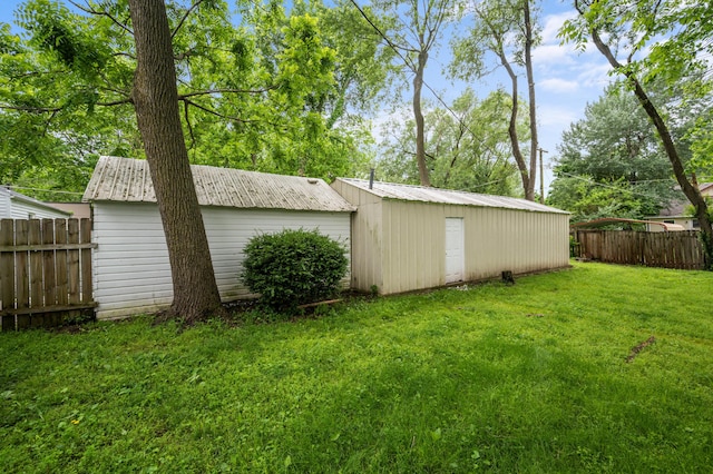 1211 S Pennsylvania Ave, Springfield, MO 65807 - view of yard with an outbuilding
