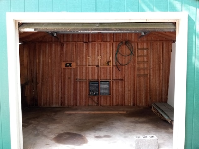 3271 Oak Grove Cir, Flemington, MO 65650 - view of garage