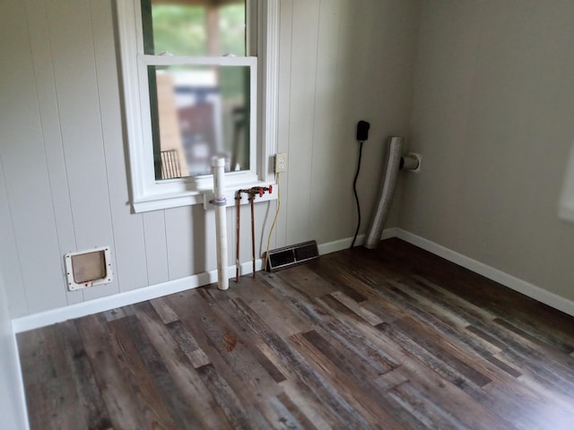 3271 Oak Grove Cir, Flemington, MO 65650 - laundry area featuring dark wood-style floors and baseboards