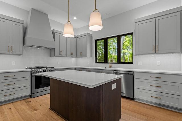 5567 E Wild Horse Dr, Springfield, MO 65802 - kitchen featuring appliances with stainless steel finishes, custom range hood, gray cabinets, backsplash, and recessed lighting