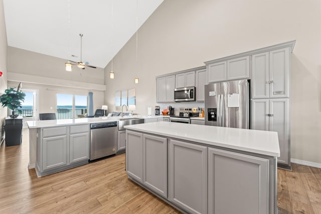200 Majestic Dr # 423, Branson, MO 65616 - kitchen with stainless steel appliances, gray cabinetry, high vaulted ceiling, and a sink