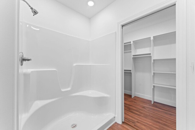 680 Highpoints Rdg, Branson, MO 65616 - full bathroom with a shower, wood finished floors, and a walk in closet