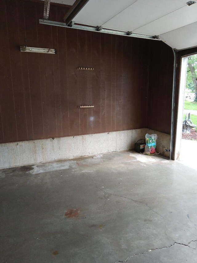 1361 E Dunkirk St, Springfield, MO 65804 - view of garage