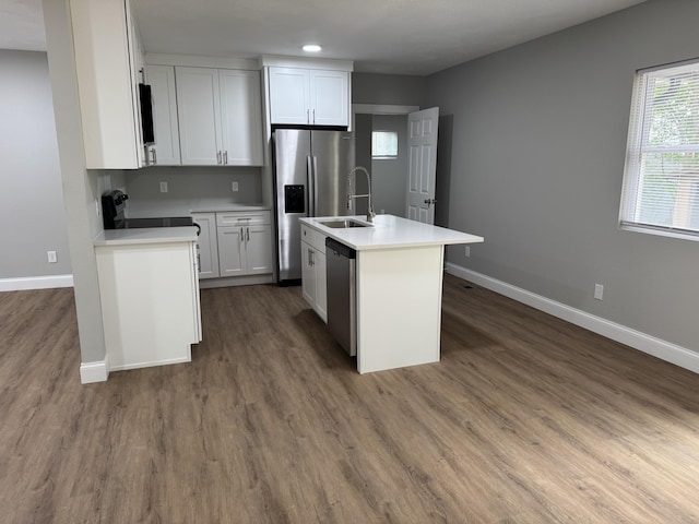 1922 S Village Ln, Bolivar, MO 65613 - kitchen with stainless steel appliances, a sink, light countertops, baseboards, and recessed lighting