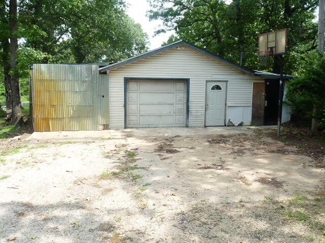 1098 Sundown Ln, Forsyth, MO 65653 - view of detached garage