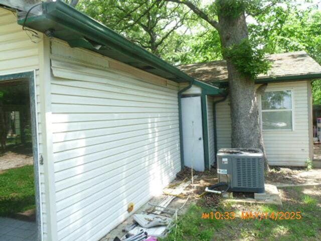1098 Sundown Ln, Forsyth, MO 65653 - view of home's exterior featuring central AC