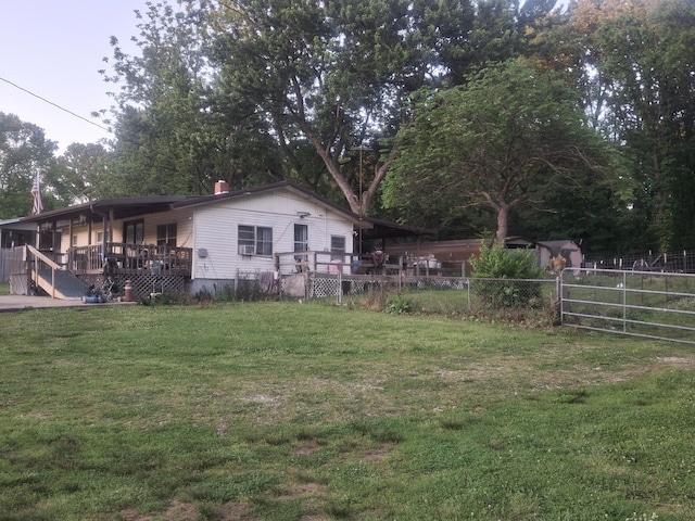 1224 Columbus St, West Plains, MO 65775 - view of yard featuring a porch
