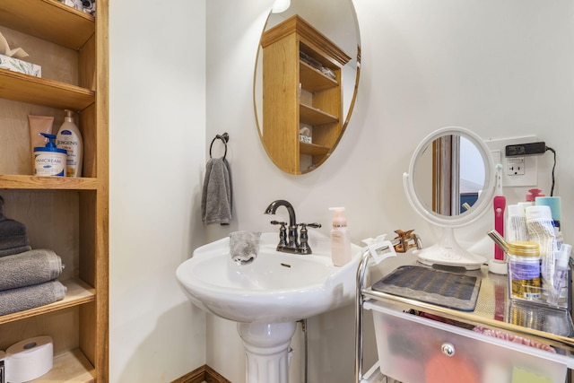 1427 W Missouri St, Buffalo, MO 65622 - view of bathroom